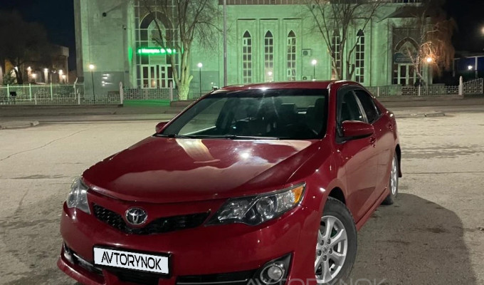 Toyota Camry 2012 года