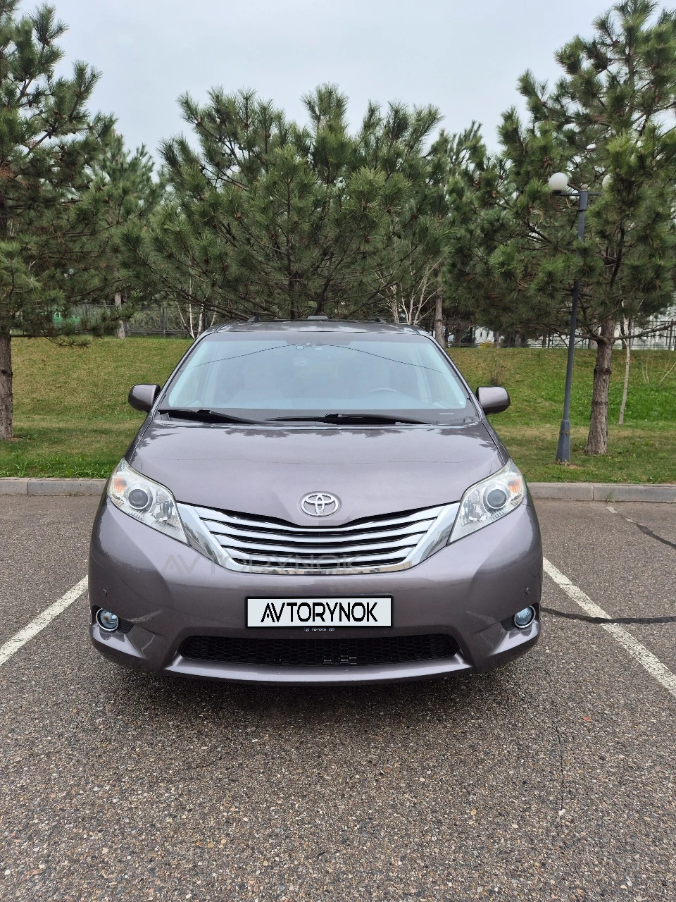 Toyota Sienna, 2012