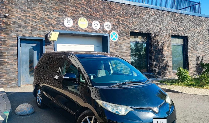 Toyota Estima 2006 года