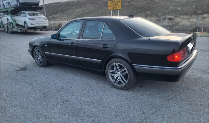 Mercedes-Benz E-Класс 1996 года