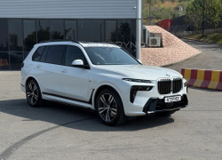 BMW X7 2024 года