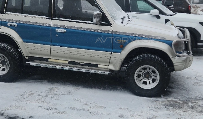 Mitsubishi Pajero 1992 года