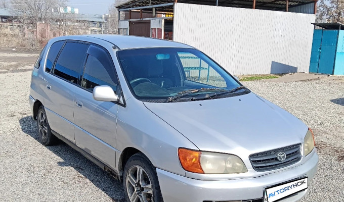 Toyota Ipsum 1997 года