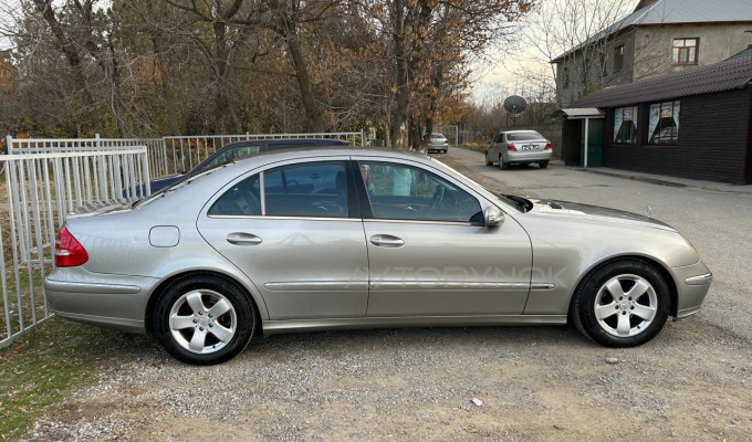 Mercedes-Benz E-Класс 2003 года