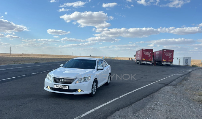 Toyota Camry 2013 года