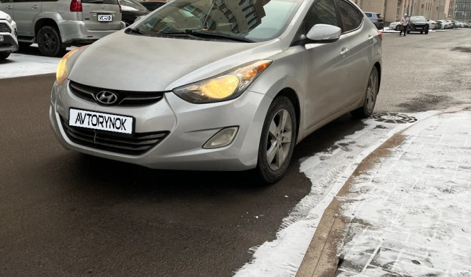 Hyundai Elantra 2011 года
