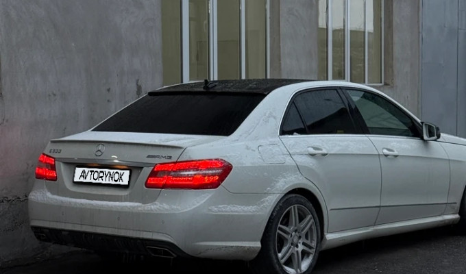 Mercedes-Benz E-Класс 2010 года