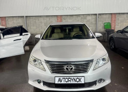 Toyota Camry 2012 года