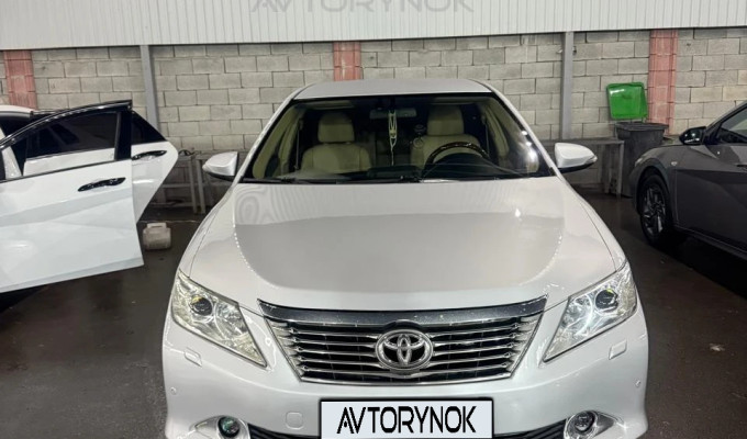 Toyota Camry 2012 года