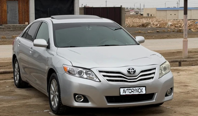 Toyota Camry 2011 года