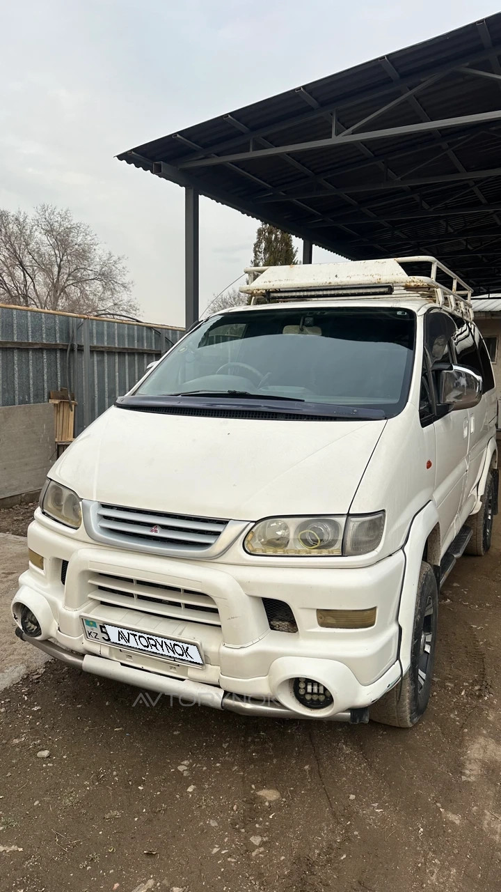 Mitsubishi Delica, 1998