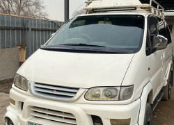 Mitsubishi Delica 1998 года