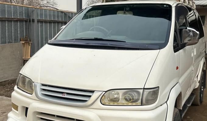 Mitsubishi Delica 1998 года