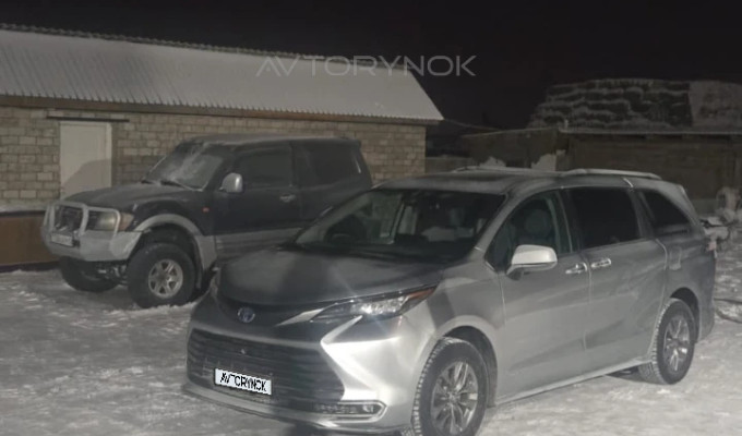 Toyota Sienna 2021 года