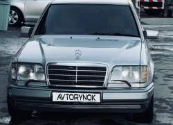 Mercedes-Benz E-Класс 1993 года