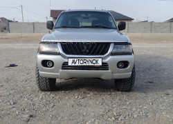 Mitsubishi Montero Sport 2000 года