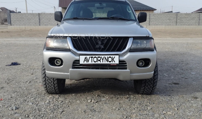 Mitsubishi Montero Sport 2000 года
