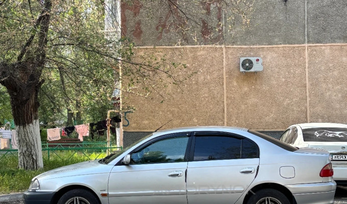 Toyota Avensis 2002 года
