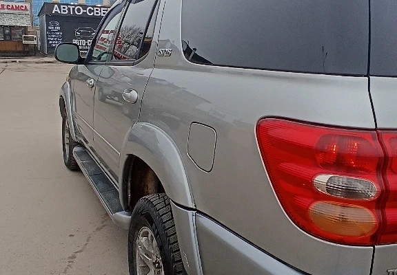 Toyota Sequoia 2005 года