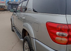 Toyota Sequoia 2005 года