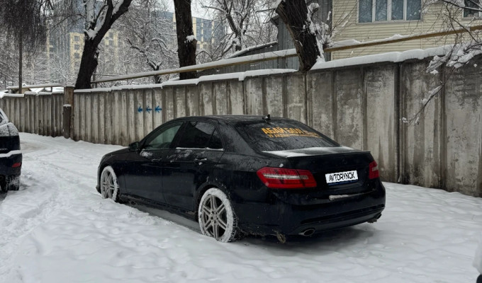 Mercedes-Benz E-Класс 2011 года