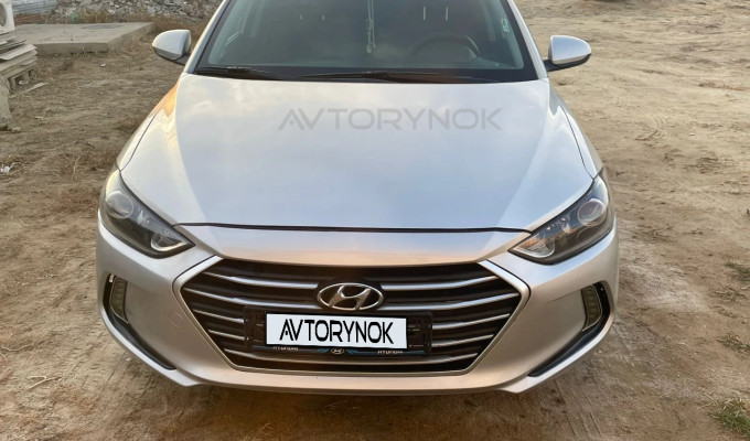 Hyundai Elantra 2017 года