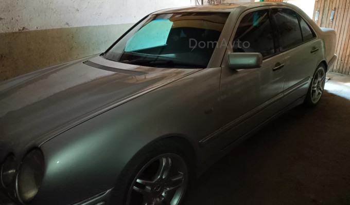 Mercedes-Benz E-Класс 1998 года