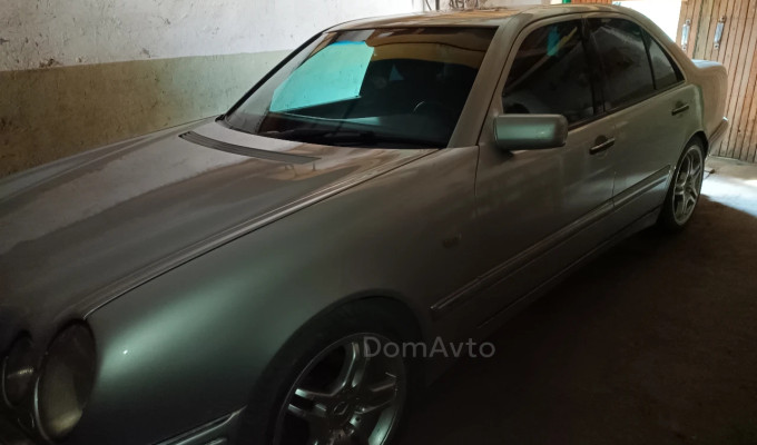 Mercedes-Benz E-Класс 1998 года