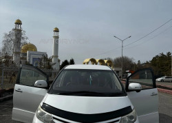 Toyota Estima 2010 года