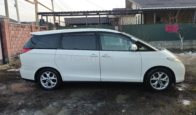 Toyota Estima 2006 года