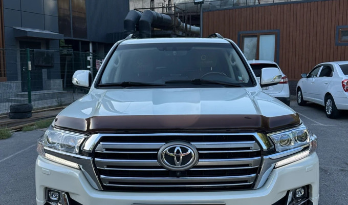 Toyota Land Cruiser 2016 года