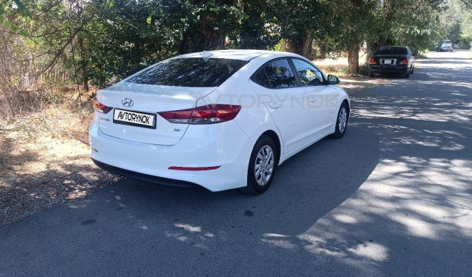 Hyundai Elantra 2016 года