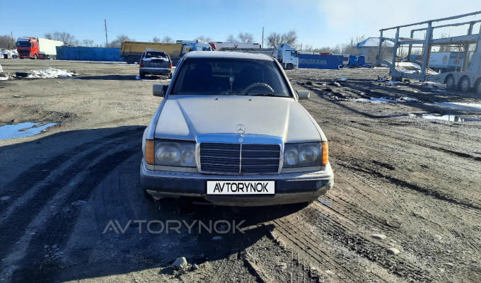 Mercedes-Benz E-Класс 1990 года