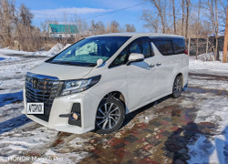 Toyota Alphard 2017 года