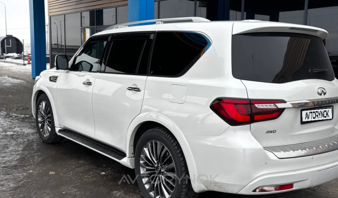 Infiniti QX80 2021 года