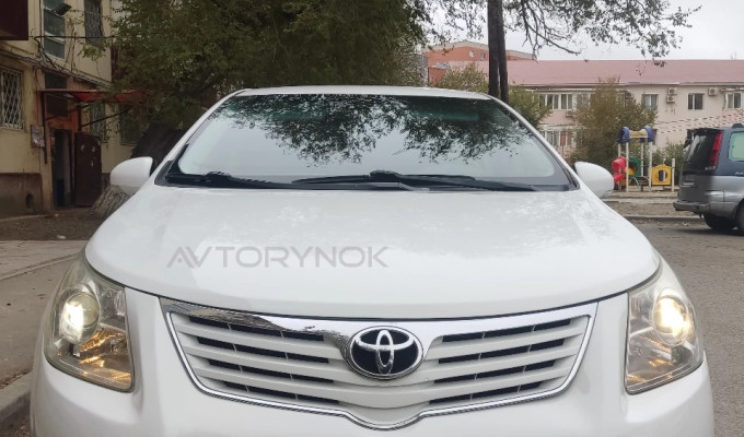 Toyota Avensis 2011 года