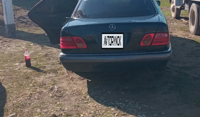 Mercedes-Benz E-Класс 1995 года