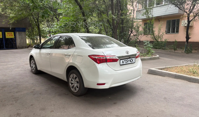Toyota Corolla 2015 года