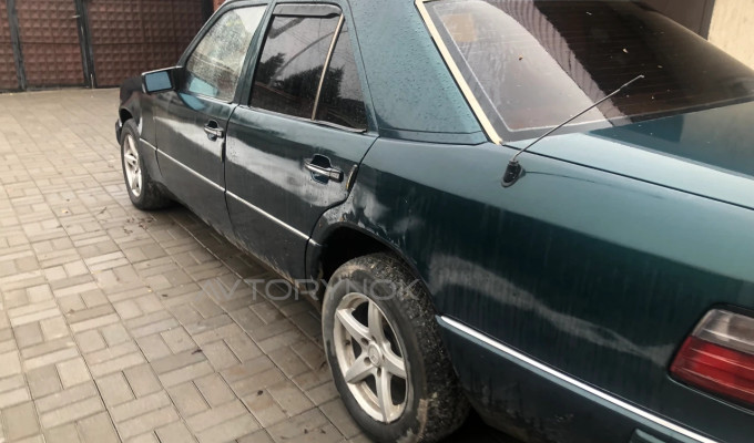 Mercedes-Benz E-Класс 1990 года