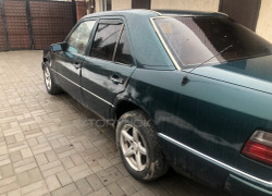 Mercedes-Benz E-Класс 1990 года