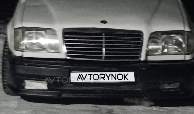 Mercedes-Benz E-Класс 1990 года