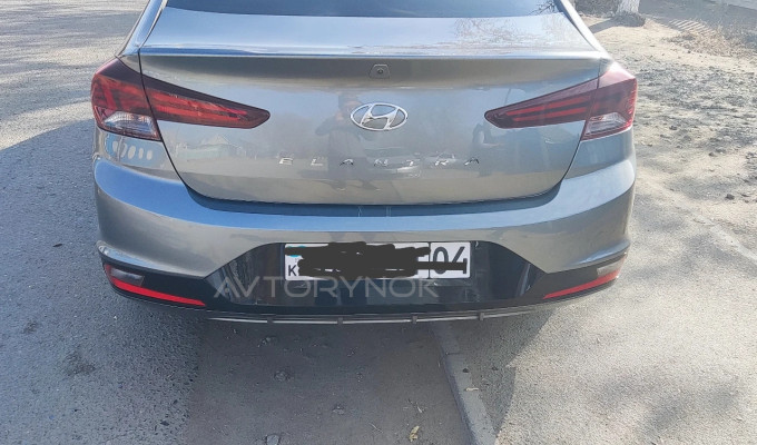 Hyundai Elantra 2019 года