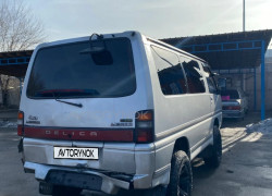 Mitsubishi Delica 1993 года