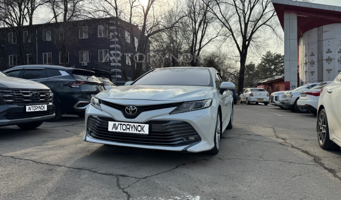 Toyota Camry 2019 года