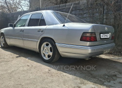 Mercedes-Benz E-Класс 1993 года