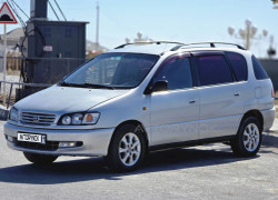 Toyota Picnic 2000 года