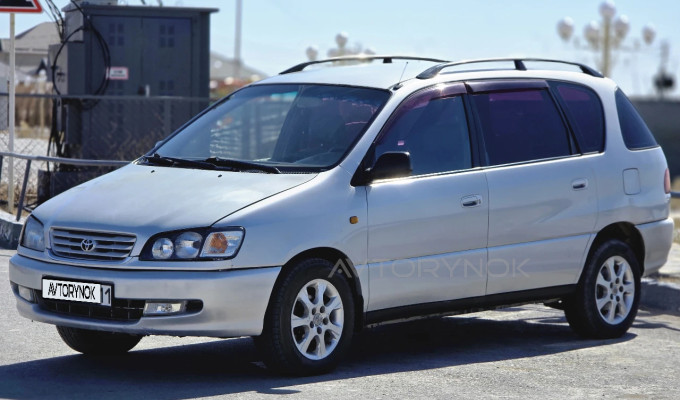 Toyota Picnic 2000 года
