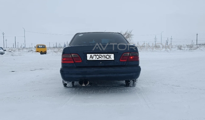 Mercedes-Benz E-Класс 1998 года