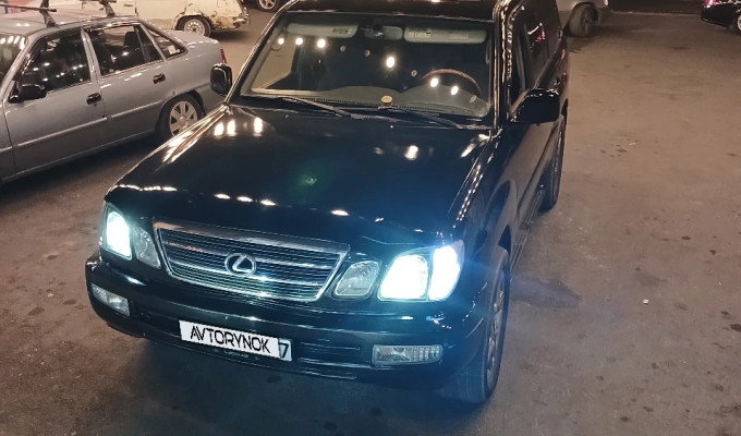 Lexus LX 2001 года