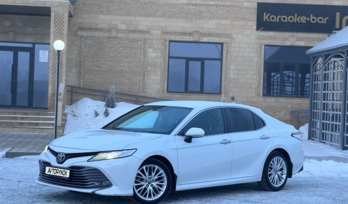 Toyota Camry 2019 года